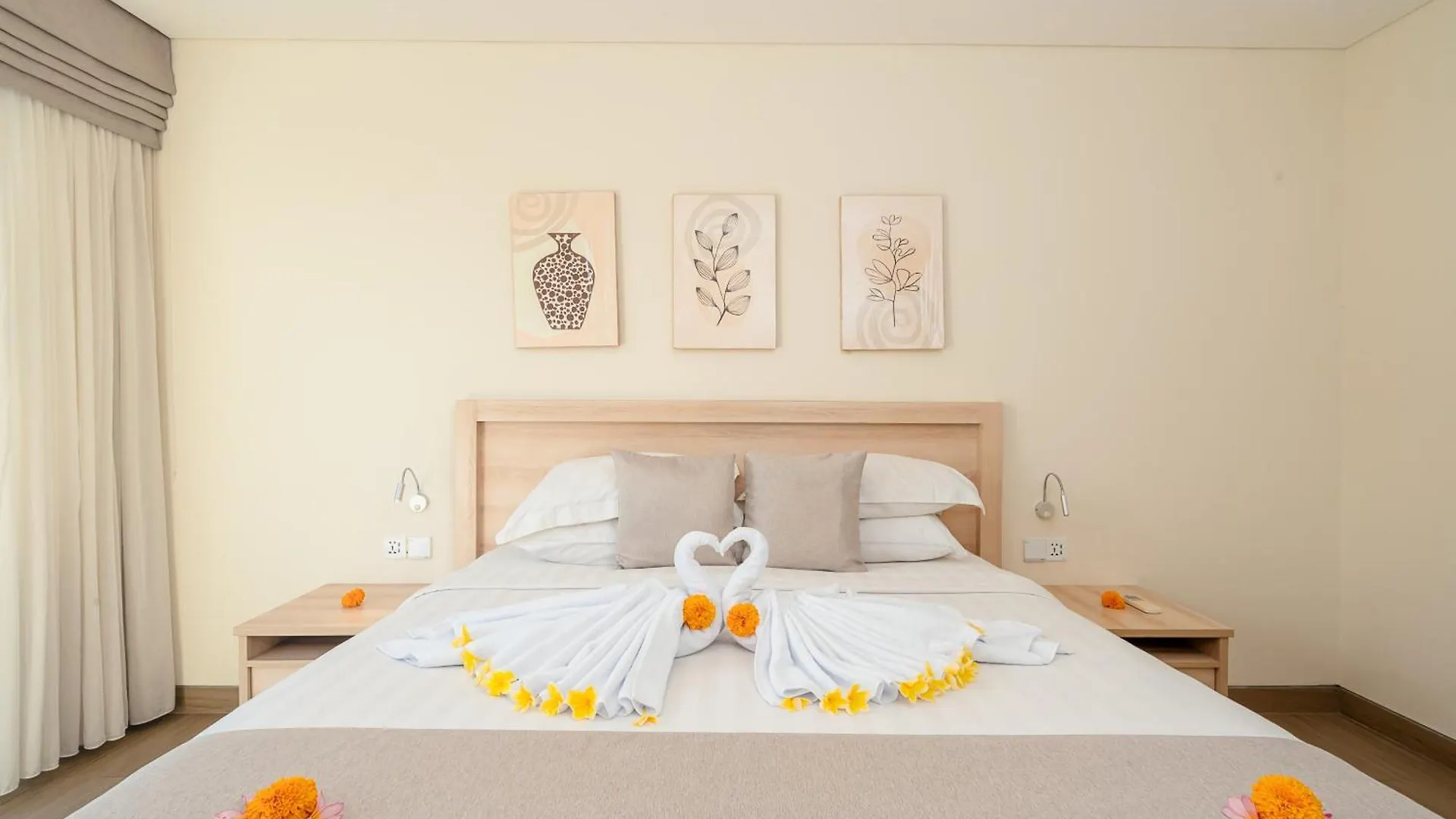 Villa Brawa 8G - 3 Bedroom Luxury Villa With Rooftop Walking Distance To The Beach Canggu  Canggu (Bali)