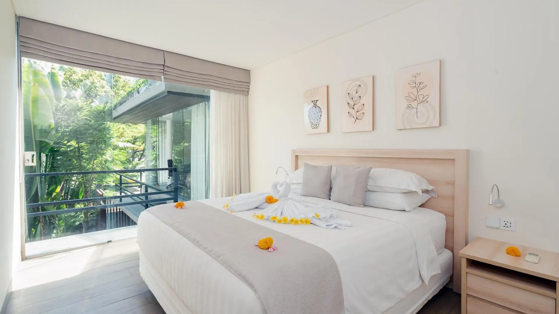 Villa Brawa 8G - 3 Bedroom Luxury Villa With Rooftop Walking Distance To The Beach Canggu  0*, Canggu (Bali) Indonesia