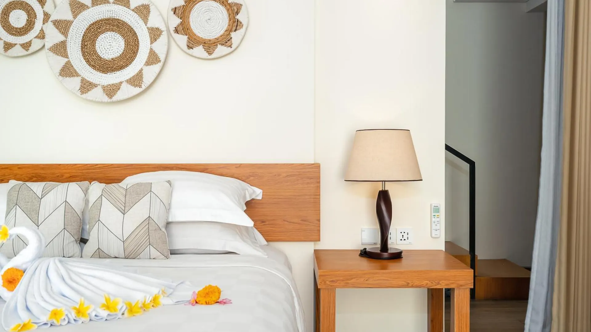 Villa Brawa 8G - 3 Bedroom Luxury Villa With Rooftop Walking Distance To The Beach Canggu