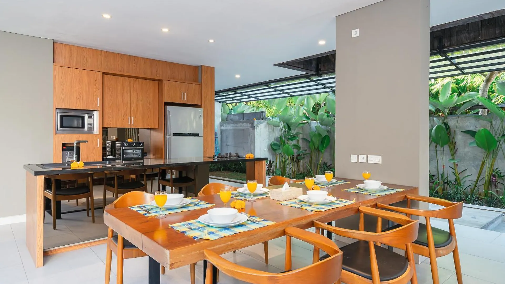 Villa Brawa 8G - 3 Bedroom Luxury Villa With Rooftop Walking Distance To The Beach Canggu  Indonesia