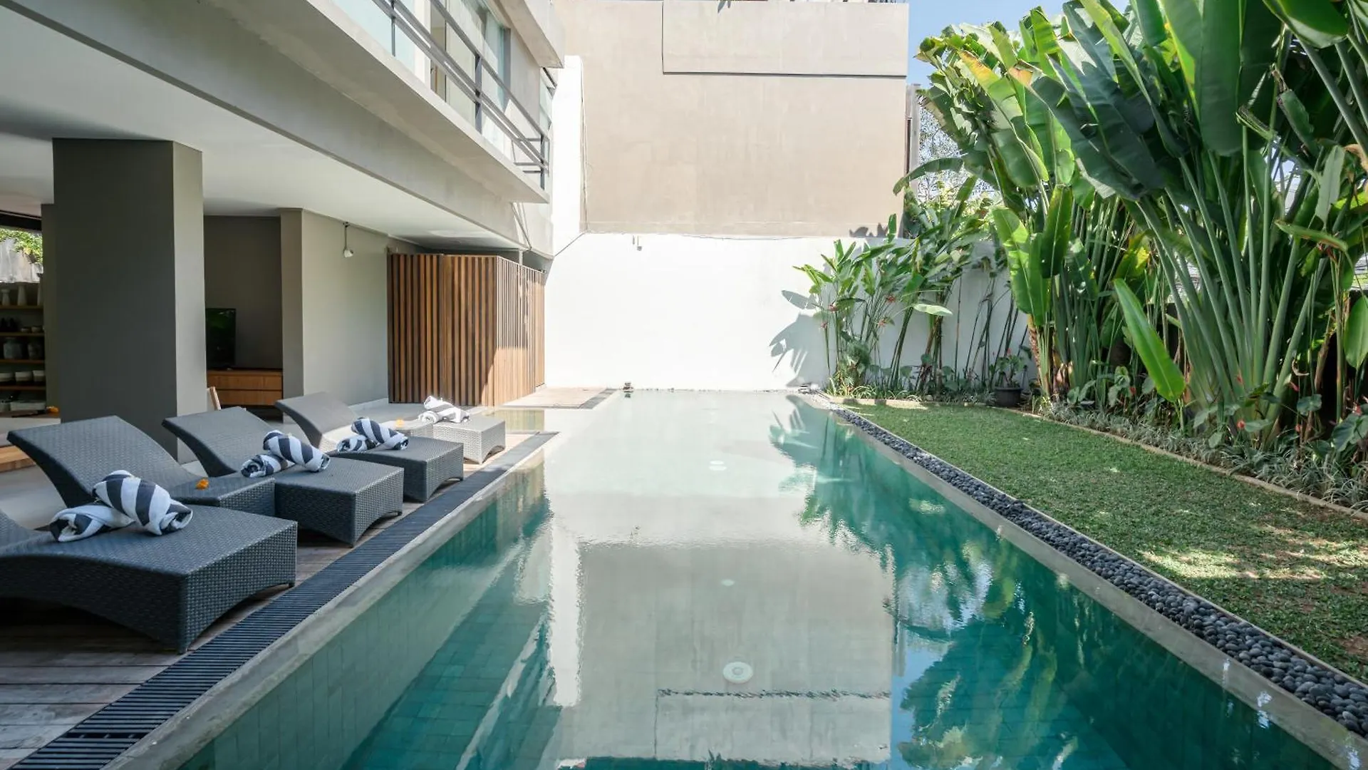 Villa Brawa 8G - 3 Bedroom Luxury Villa With Rooftop Walking Distance To The Beach Canggu  Indonesia