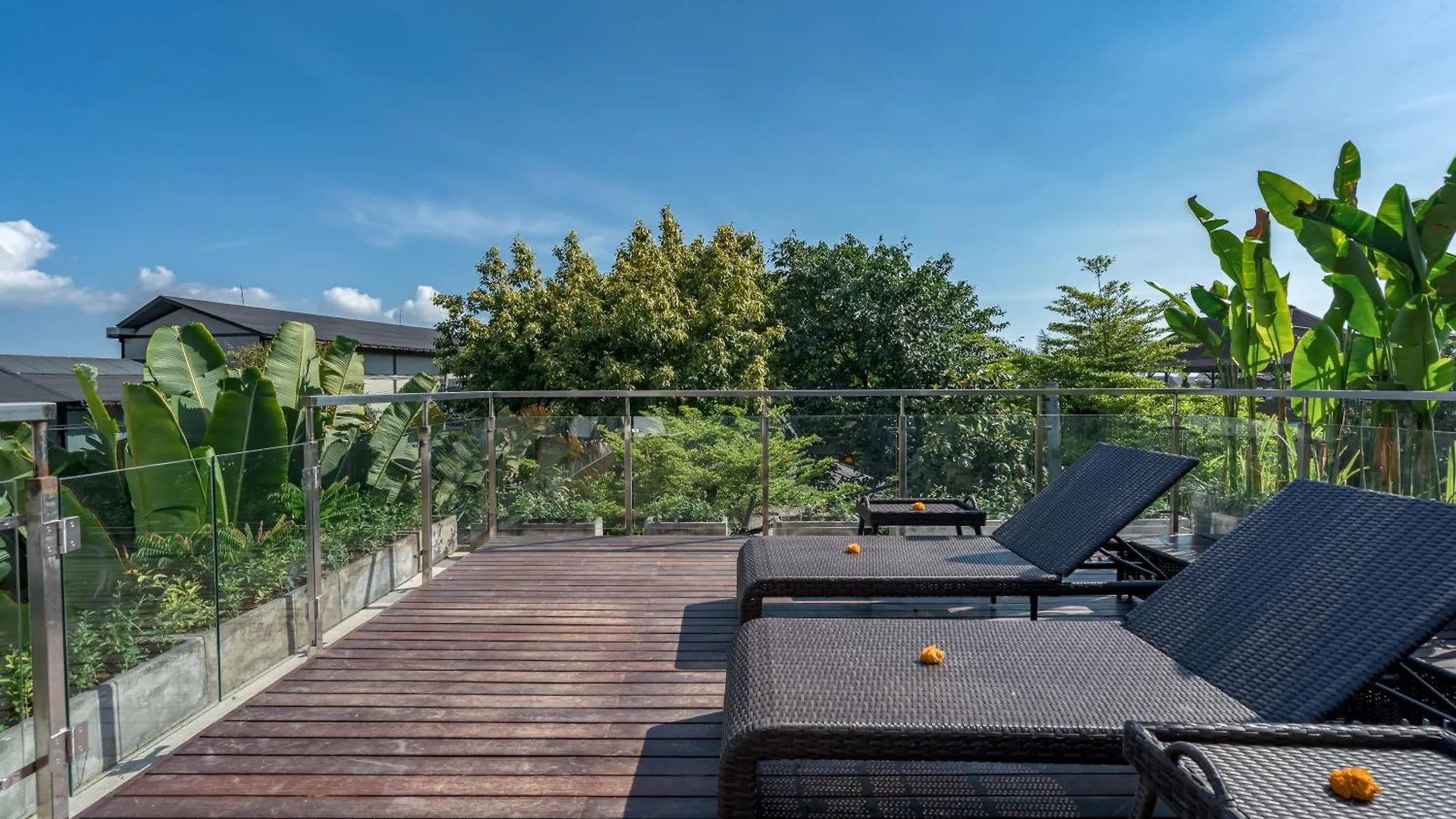 Villa Brawa 8G - 3 Bedroom Luxury Villa With Rooftop Walking Distance To The Beach Canggu